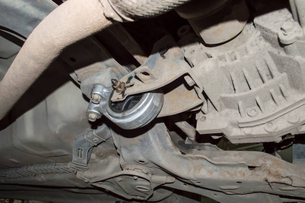 Ar sugedę variklio laikikliai gali sugadinti transmisiją?